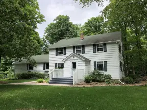 Lovely spacious 6 BR home in St. Croix River valley