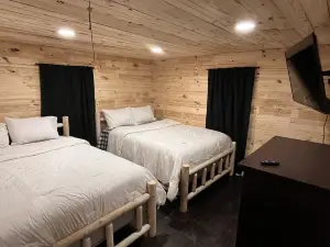 Papa Bear's Den!The perfect location to visit the trails”