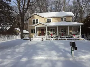 3,200SF Home/ 3.5 Bathrooms-3 Showers/Wrap Around Porch/Walk to Town/Beach