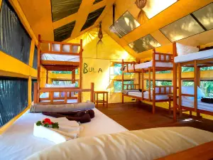 Barefoot Manta Island Resort