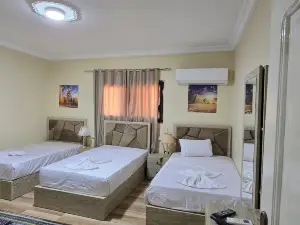 Pyramids Senusret Guest House