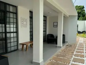 จีแอล โฮมซ์