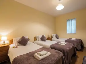 The Courtyard Apartments