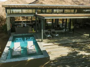 อูโมยา ซาฟารี ลอดจ์