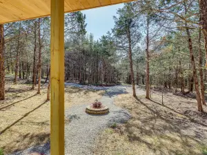 Dreamy Lead Hill Cottage w/ Fire Pit & Hammock!