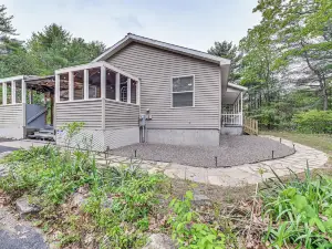 Cozy Lake Luzerne Home - 1 Mi to Wayside Beach!