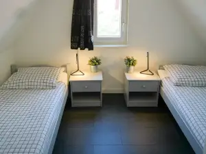 6 Pers - Holiday Home with Sunny Terrace by a Typical Dutch Canal
