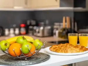 Large Apartment Near Stonehenge Amesbury Town Centre Smart TVs Netflix Free Parking