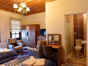 ÖZ Butik Otel Antik Kent Myrleia