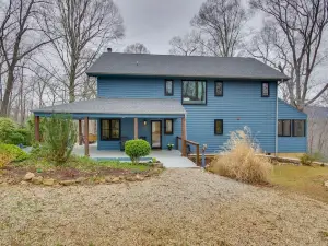 Modern Nellysford Getaway on 40 Private Acres!