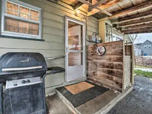 Cozy and Rustic Cottage with Houghton Lake Access!