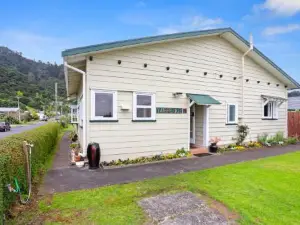 Whare Nui on Rennie - Thames Holiday Home