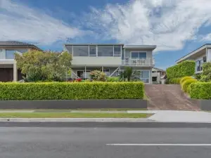 Harbour View - Maraetai Holiday Home