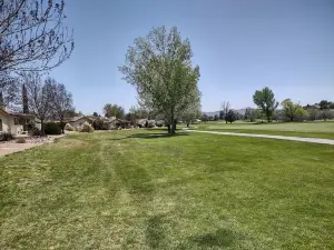 Quiet Condo on Prescott Country Club Golf Course!