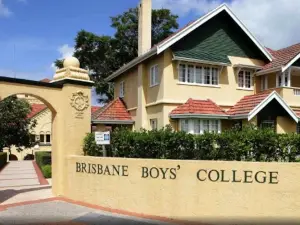 Impeccable Modern 1 Bedroom Apartment ~ Taringa