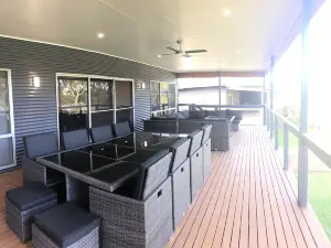 Pellaring Flat Riverfront home with private jetty - near Mannum