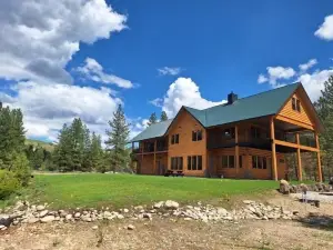 Secluded cabin in the woods with private pond, river front, & 9 hole disc golf