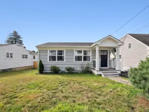 Marine Theme - 4 BR - Backyard - Fire pit