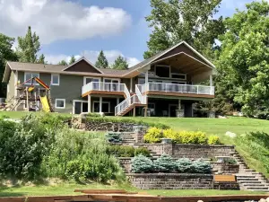 Family-Friendly Lakeside Retreat with Pontoon & Paddle Boat in Alexandria, MN