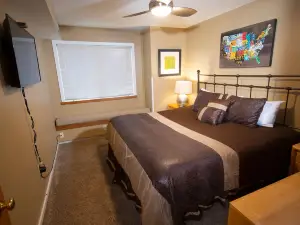 Mountain Lodge at Okemo-1Br Newly Renovated 1 Bedroom Condo by RedAwning