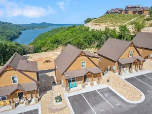 Scenic Lake Views and Private Hot Tub - Stunning Escape