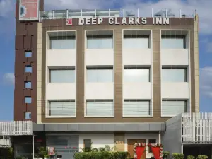 Hotel Deep Clarks Inn Lucknow