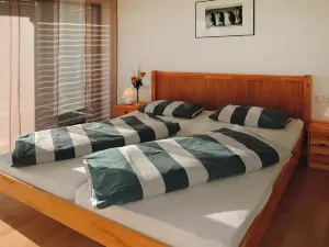 Bright Apartment With Garden