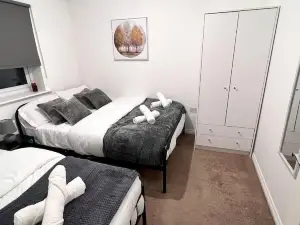 Modern 3Br House for Contractors