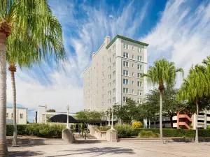 โรงแรมเดอะเทอร์เรซ เลคแลนด์, เทเพสทรีคอลเลกชั่น บาย ฮิลตัน