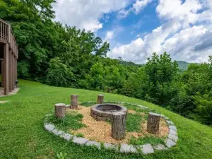 --Mountain Chalet Getaway with Breathtaking View Next to Tail of Dragon--