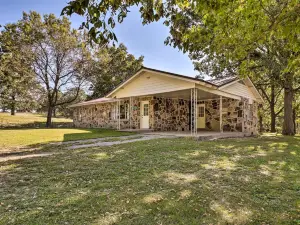 'The Old Parsonage' Pindall House w/ Patio!