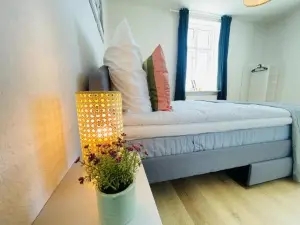 Aday - Green Light Apartment Suite in the Center of Hjorring