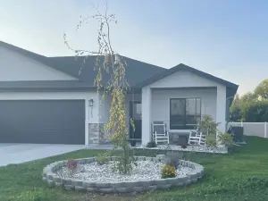 Newly built Charming 3-bedroom 2-bath duplex in the beautiful town of Kimberly