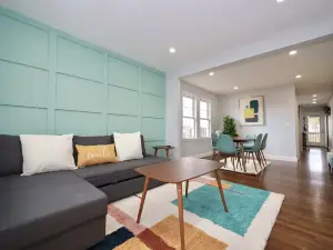 Luke House, Sleeps 14, Weddings, 2 Kitchens, Parking, Close to Airport & Boston