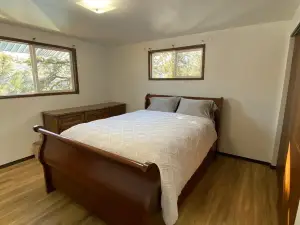 Best Wallowa Lakefront rental w/ private dock and his/hers soaking tub! 4br/3ba