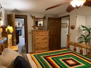 Lakehouse Paradise w/ Hot Tub Near Cascade Mountain