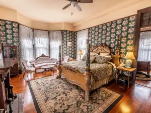 Grand Gables Inn Bed & Breakfast