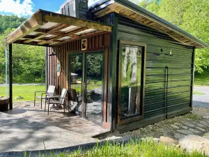 Luxury Cabin Hot Tub Outdoor Movie Theatre Massages Facials