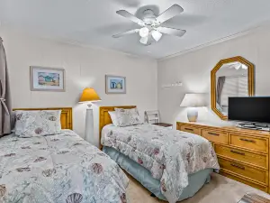 Ocean-view condo in beachfront complex with balcony & outdoor pool