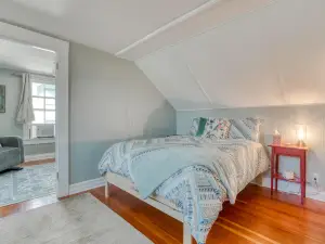 Two-story, mountain view getaway with a private hot tub, wood stove & fast WiFi