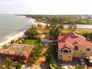 Coconut Pointe Villa & Beach Resort