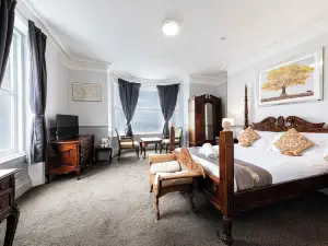The Manor Hotel