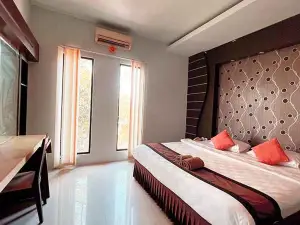 Grand Global Hotel