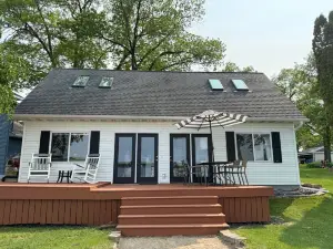 Lake House Is Close To Minneapolis, But Far From Your Normal Routine.