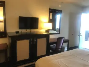 Travelers Inn & Suites