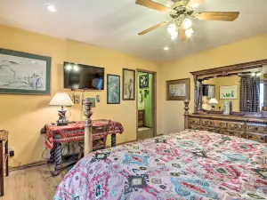 Missouri Getaway w/ Pasture Views & Patio!
