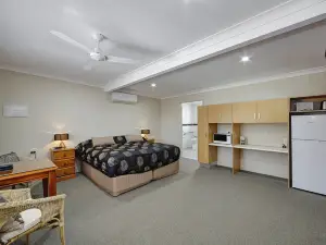 Moore Park Beach Inn