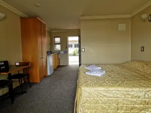 Lantern Court Motel