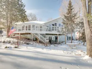 Lakefront Tomahawk Getaway w/ Deck & 2 Fireplaces!