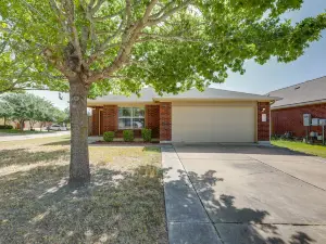 Fenced Yard & Playset: Elgin Family Getaway!